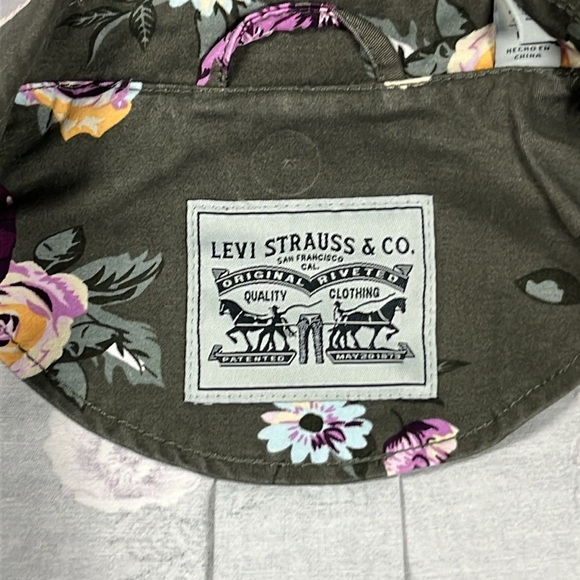 Levi’s NWT 100% Cotton Military Green Floral Printed Field Jacket Size Small - Picture 2 of 10